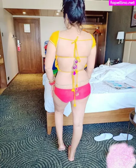 Desihotwife OnlyFans Thumbnail #t1Aooab4z5