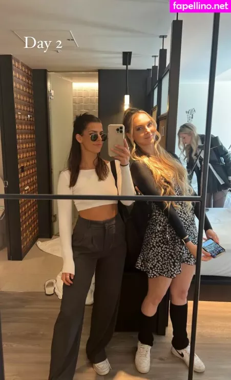 Develique OnlyFans Thumbnail #M2zsYnIgKd