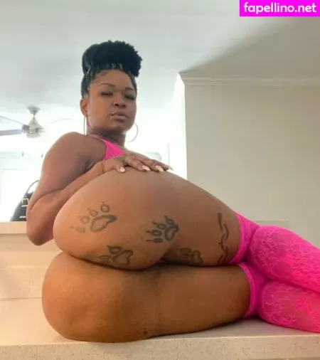 Diamond Monroe OnlyFans Thumbnail #OTCnNDl6U2