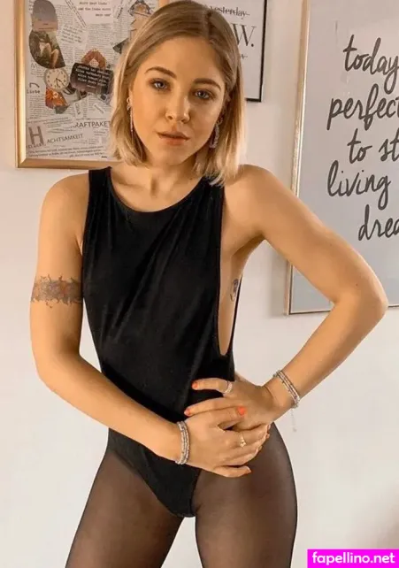 Diana Zur Lwen OnlyFans Thumbnail #0QnGJhrhXw