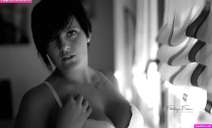 Diegraefin Micha OnlyFans Thumbnail #e5ykoGRRl8