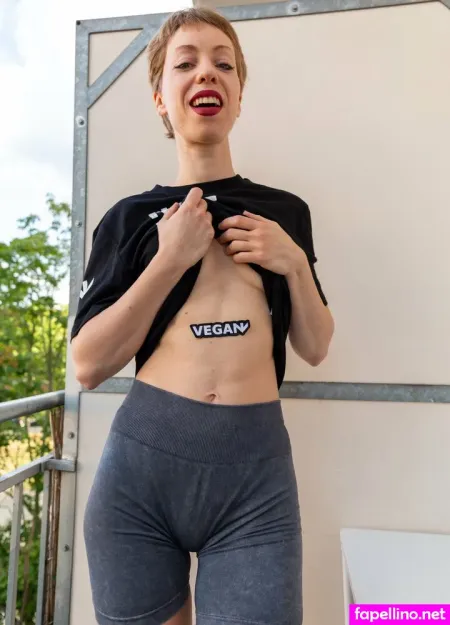 Diewildeveganerin 8 OnlyFans Thumbnail #0tlLcO5tfO
