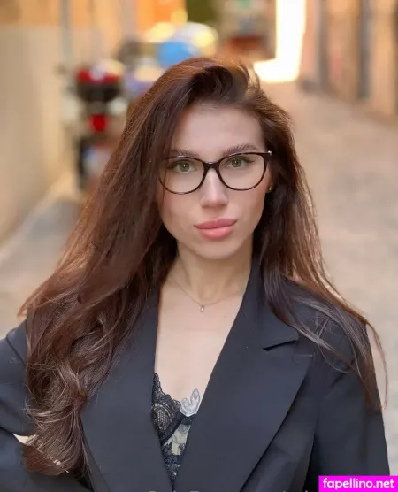 Divine Laura OnlyFans Thumbnail #CWN2LjBeux