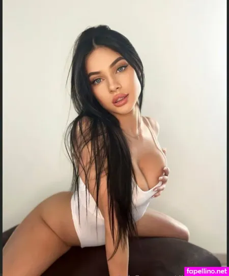 Divine Laura OnlyFans Thumbnail #JfkC3xnIcy