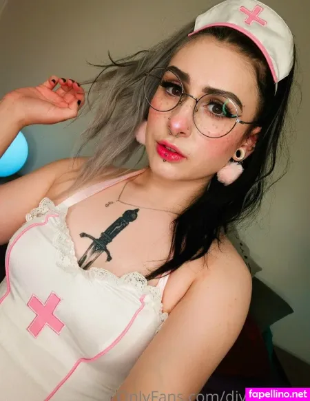 Divinelyfree OnlyFans Thumbnail #S9gGDOVITV