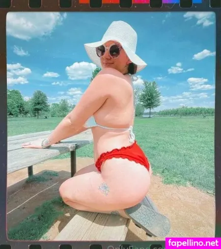 Divinelylillith OnlyFans Thumbnail #z4yUNFbaYy