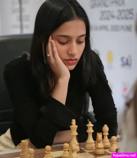 Divya Deshmukh photo