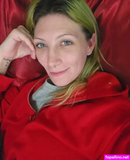 Dixietriixxfree OnlyFans Thumbnail #ggroY7ZmYf