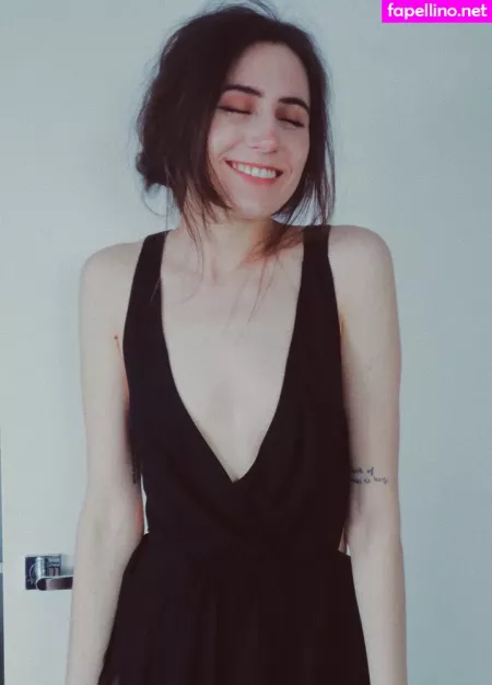 Dodie Clark OnlyFans Thumbnail #YH59KidVZP