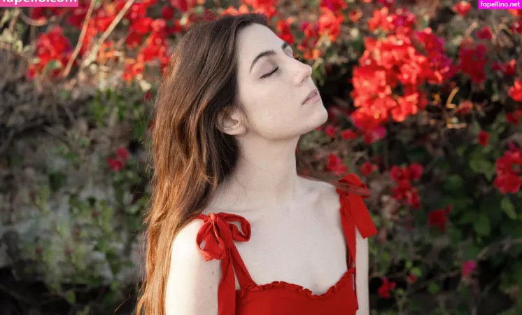 Dodie Clark OnlyFans Thumbnail #txmUf7G7LG