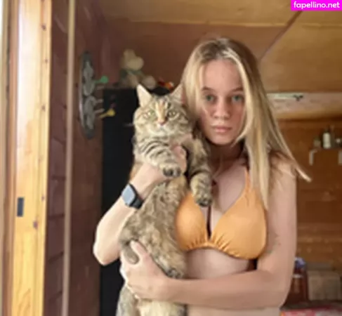 Dog Queen OnlyFans Thumbnail #HzlUIVNkrJ