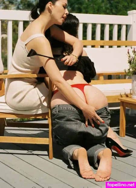 Dominatrixiris 1 OnlyFans Thumbnail #1rlKLi5sSn