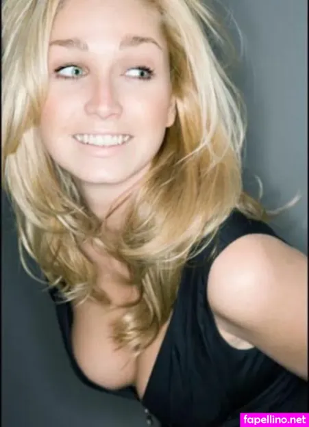 Dominique Van Hulst OnlyFans Thumbnail #FWEH7JNKAN