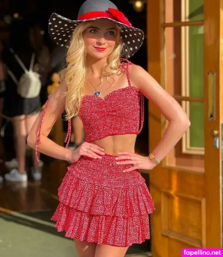 Dora Dolphin OnlyFans Thumbnail #UGtSPrRhAz