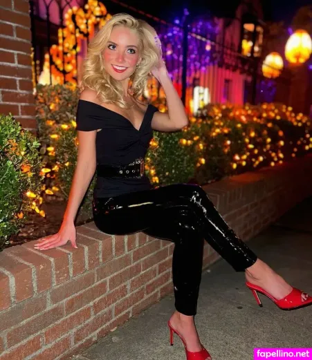 Dora Dolphin OnlyFans Thumbnail #zCAyW2G1Af