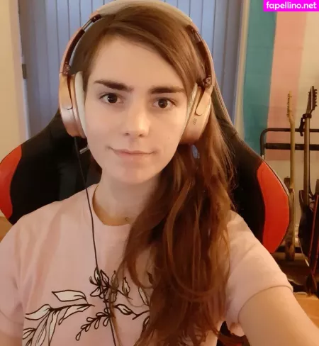 Dovelark OnlyFans Thumbnail #KSIpySoYr3