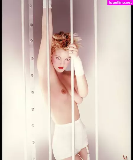 Drew Barrymore OnlyFans Thumbnail #t3aWn9SU94