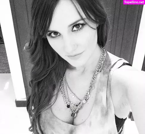 Dulce Maria OnlyFans Thumbnail #KMMQ4swIAe