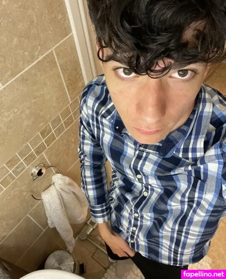 Dylan The Twink OnlyFans Thumbnail #UDfifHKMx0