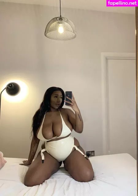 Effyflamelondon OnlyFans Thumbnail #LY6r94jzFl