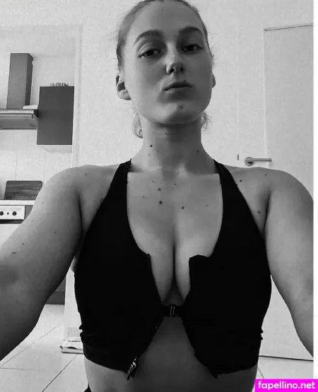 Einfachnurchristiinaa OnlyFans Thumbnail #0pYvgXUA7i
