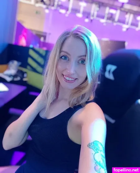 Einfachsonina OnlyFans Thumbnail #aqeESfLsH3