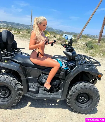 Elacharlottex OnlyFans Thumbnail #8XIlBc89N0