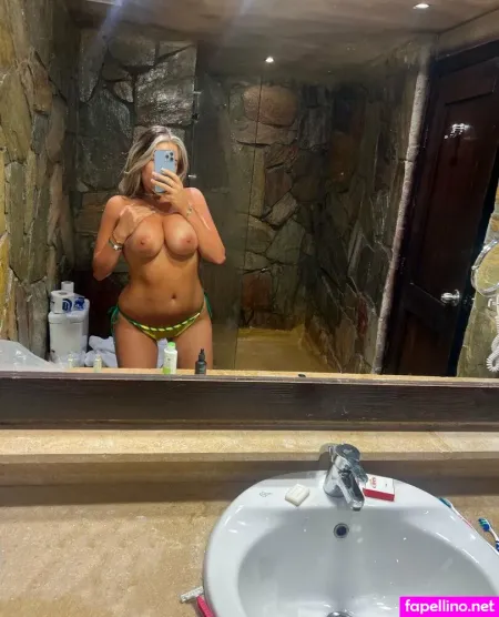 Elacharlottex OnlyFans Thumbnail #JzGQiUN8j2