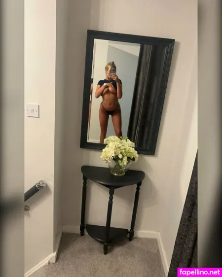 Elacharlottex OnlyFans Thumbnail #O0vevNKRaX