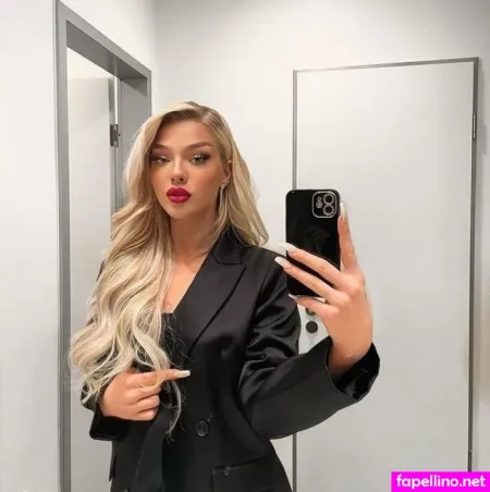 Elaine Victoria OnlyFans Thumbnail #DeG8bq9Ysg