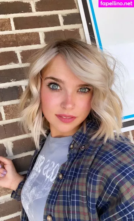 Elease Sg OnlyFans Thumbnail #4gL8fpoopP