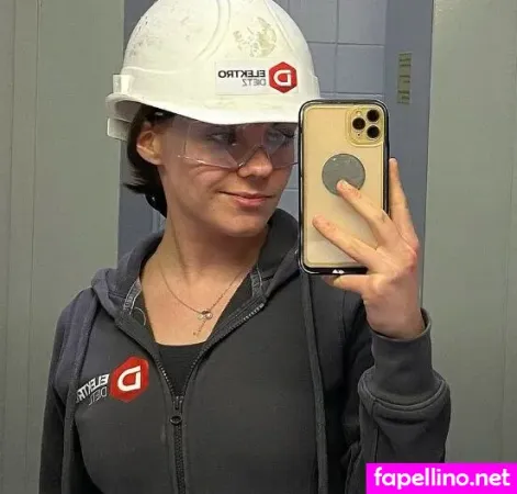 Elektrikerin Sara OnlyFans Thumbnail #ucZ8qjntZO