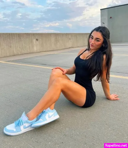 Elena Arena OnlyFans Thumbnail #KXEBQkRtQi