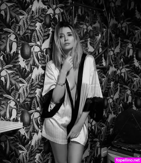 Elena Barolo OnlyFans Thumbnail #bNm1jsj9Ca