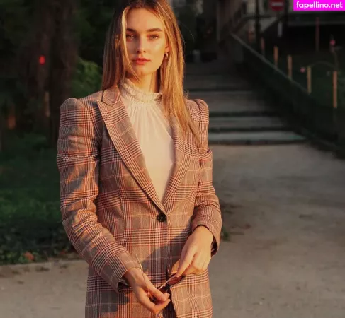 Elena Berri OnlyFans Thumbnail #hCG86dFFbP