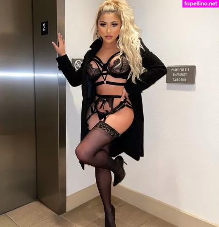 Elena Genevinne OnlyFans Thumbnail #2TUTtHsT1p