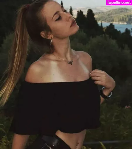 Elena Lagou OnlyFans Thumbnail #3Z1ZYdV7f9