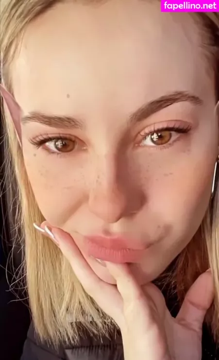 Elena Lagou OnlyFans Thumbnail #OxZLgWgDPf