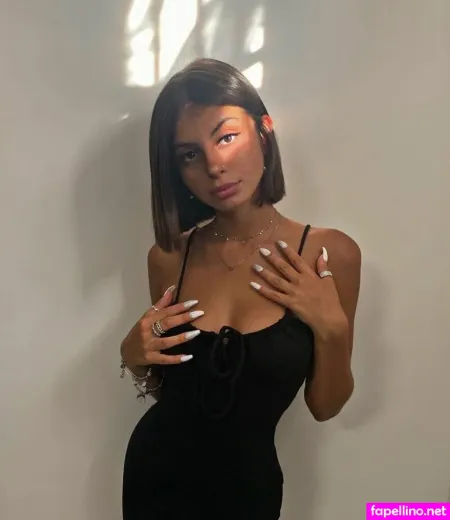 Elena Petrin OnlyFans Thumbnail #QxNV9zMZTD