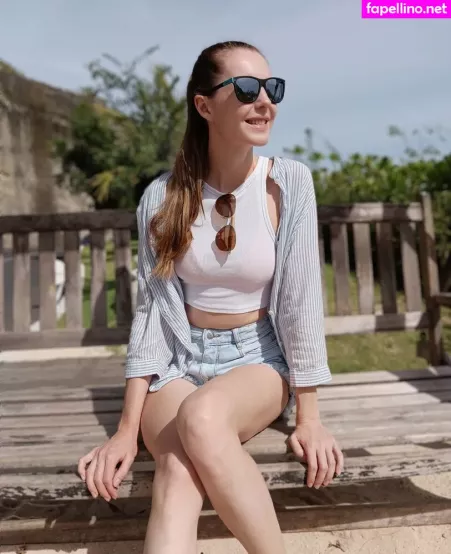 Elena Ross OnlyFans Thumbnail #h2vbKIsZ7q