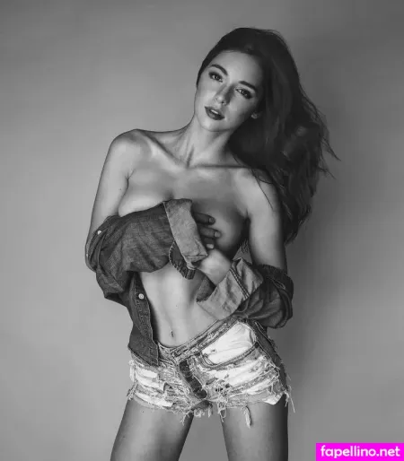 Elena Safavi OnlyFans Thumbnail #2DfJn3AXQU