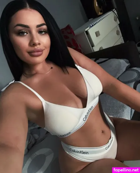 Elenadaniela98 OnlyFans Thumbnail #0YRZTsLTff
