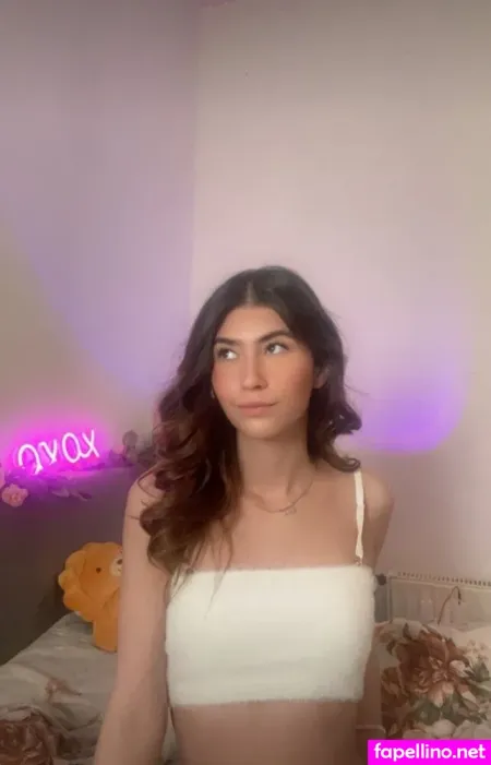Elenafee OnlyFans Thumbnail #9uddeKrtUN