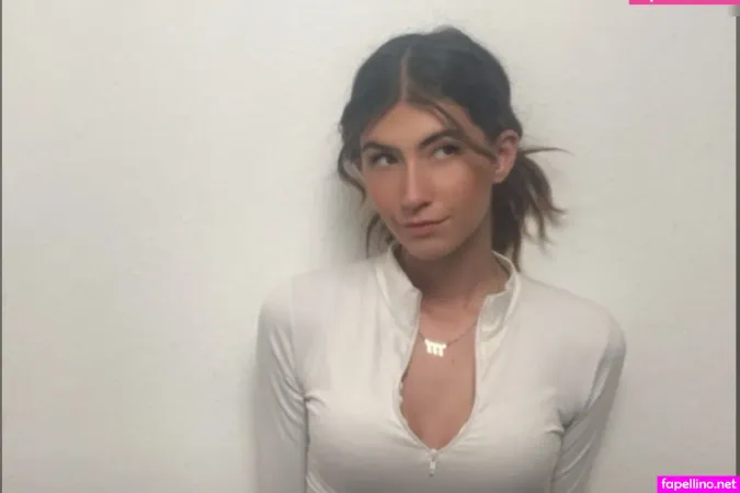 Elenafee OnlyFans Thumbnail #C5f86X5Vou