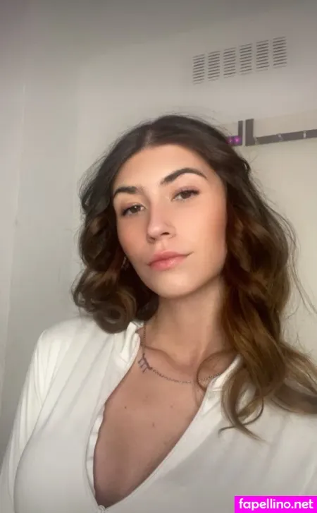 Elenafee OnlyFans Thumbnail #DYULNDwOht
