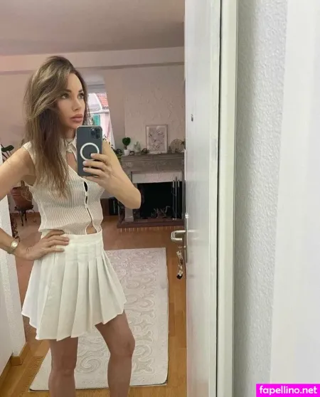 Elenaroseyourewife OnlyFans Thumbnail #8fQCVgEIyk