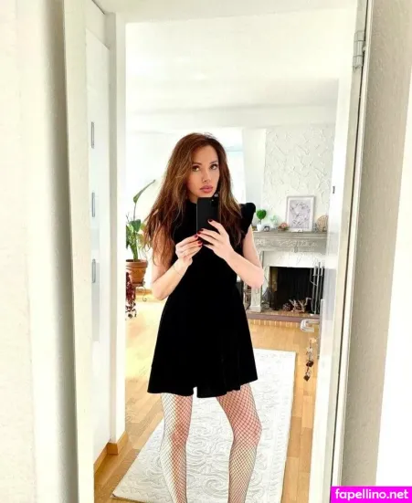 Elenaroseyourewife OnlyFans Thumbnail #eTWKCwk3XB