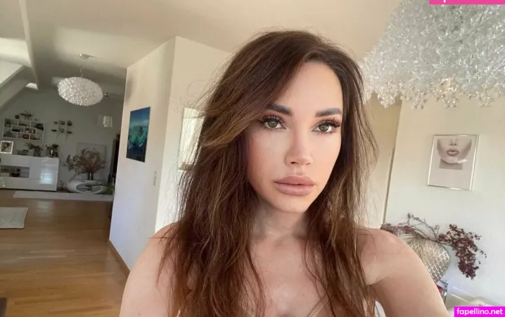 Elenaroseyourewife OnlyFans Thumbnail #gRyvl9l6zq