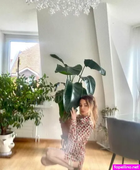 Elenaroseyourewife OnlyFans Thumbnail #l1hQOZ4qos