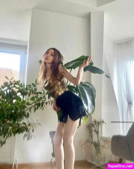 Elenaroseyourewife OnlyFans Thumbnail #lF8XtGwqTP